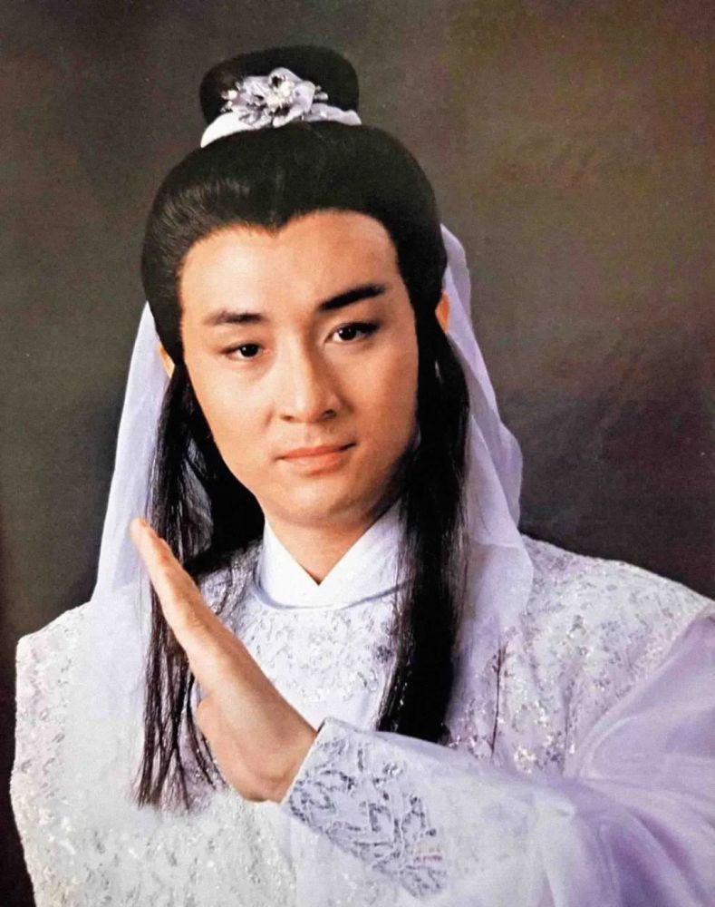 《玉面飞狐》,《剑魔独孤求败》等经典剧集,出演过花无缺,傅红雪