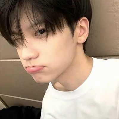 阳光帅气的男生头像