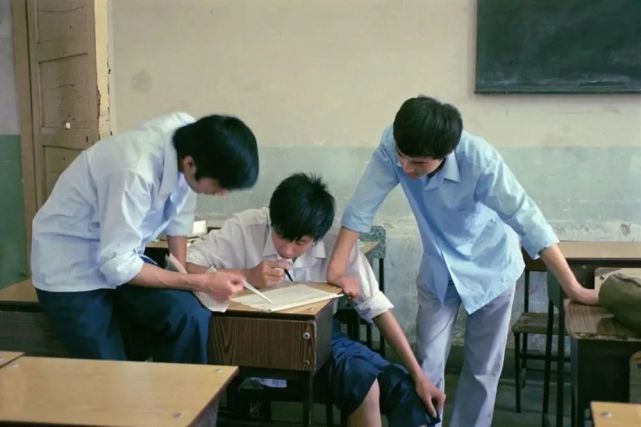 世纪老照片:80年代中学生