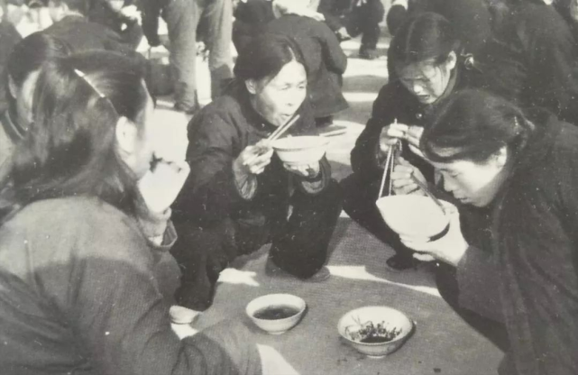 半世纪前的忆苦思甜饭是什么味道王小波猪都不吃