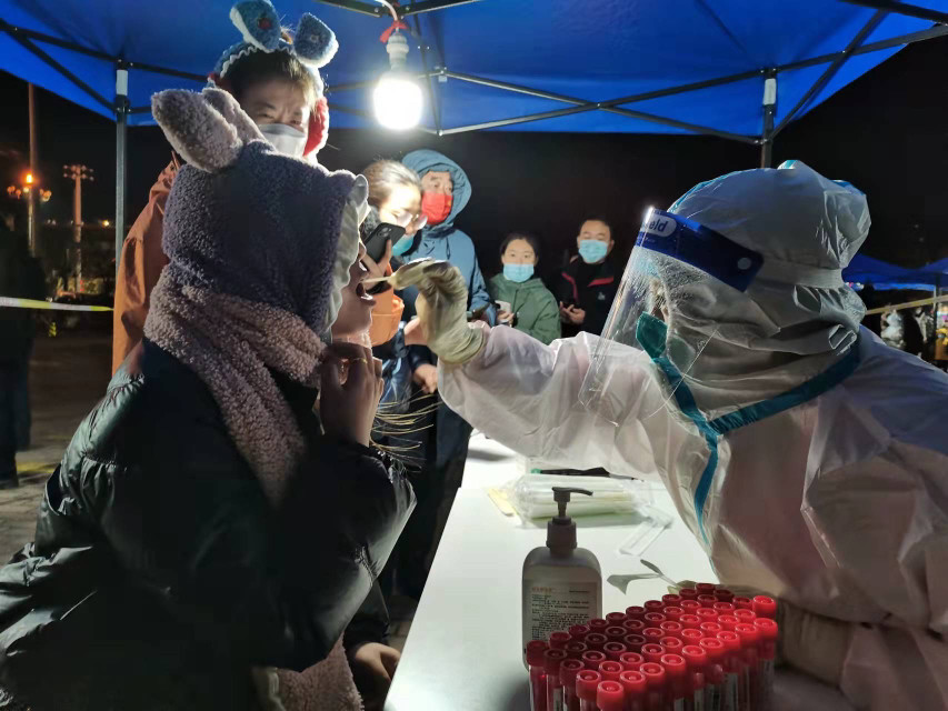 西安市阎良区在担当与温情中开展全员核酸检测