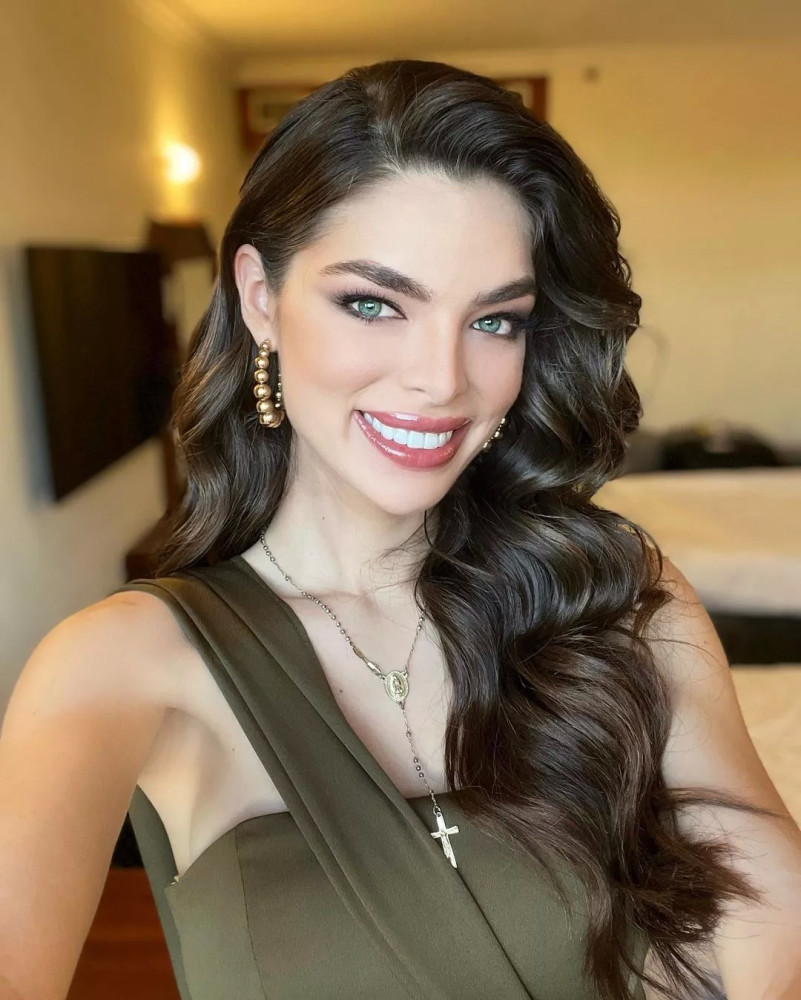 这届给哈纳兹夺冠造成最大威胁的,是同属第一眼美女的巴拉圭小姐