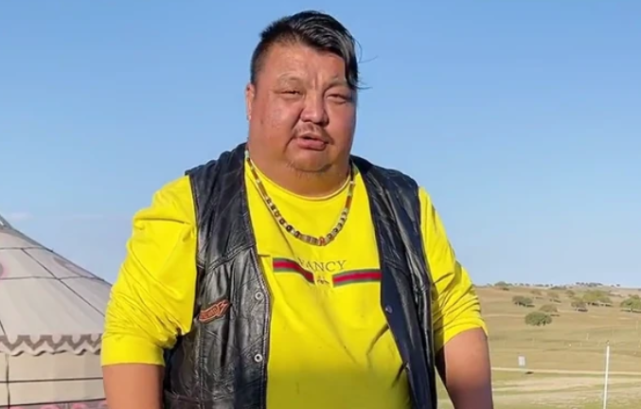 官媒亲自下场澄清,恩克肚包肉没问题,毛子哥已道歉
