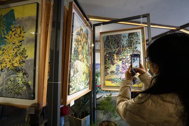 万叶千声叠采自然王玉辉重彩画展在昆明开幕