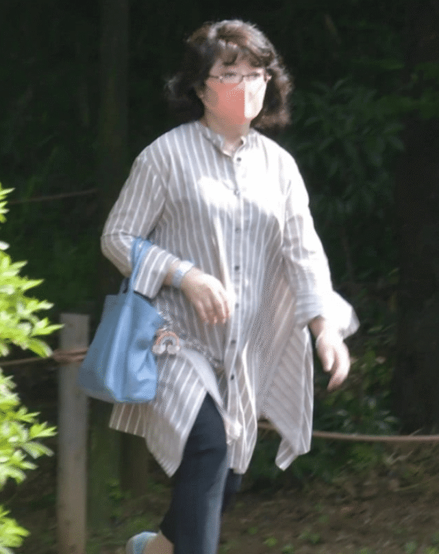 日本女星近况曝光61岁山口百惠购物被拍腰粗脸圆美貌不再
