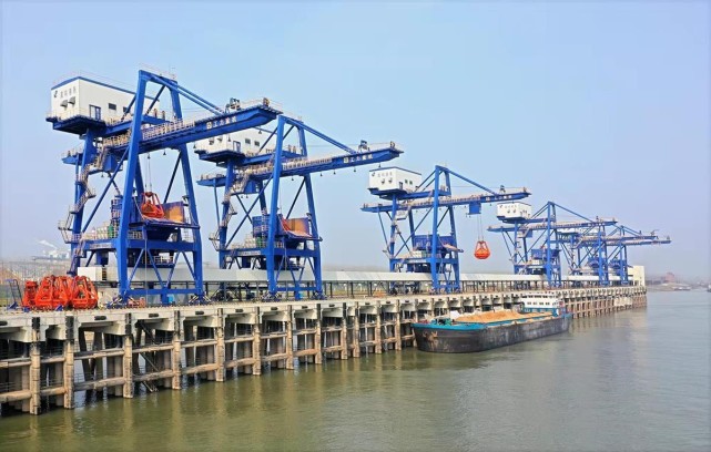 黄冈港口吞吐量较去年全年增长36突破1亿吨