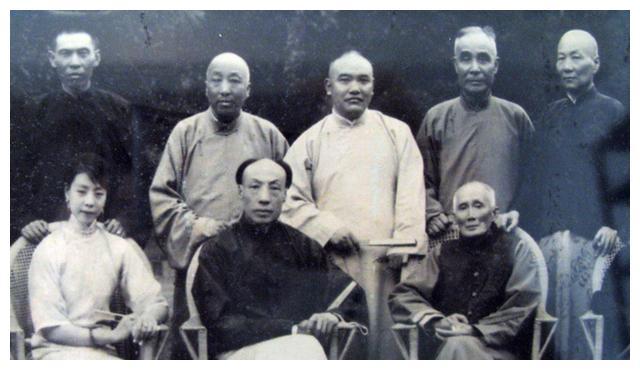 他是杜月笙黄金荣都害怕的青帮弟子宁死不做汉奸