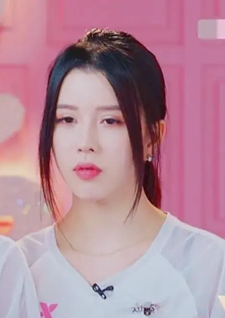 来自李靓蕾对小三报复让网友无奖竞猜替她拔刀