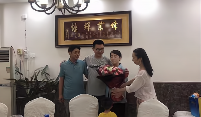 田静发过一段姚师兵陪着奇奇一起学习的视频,在视