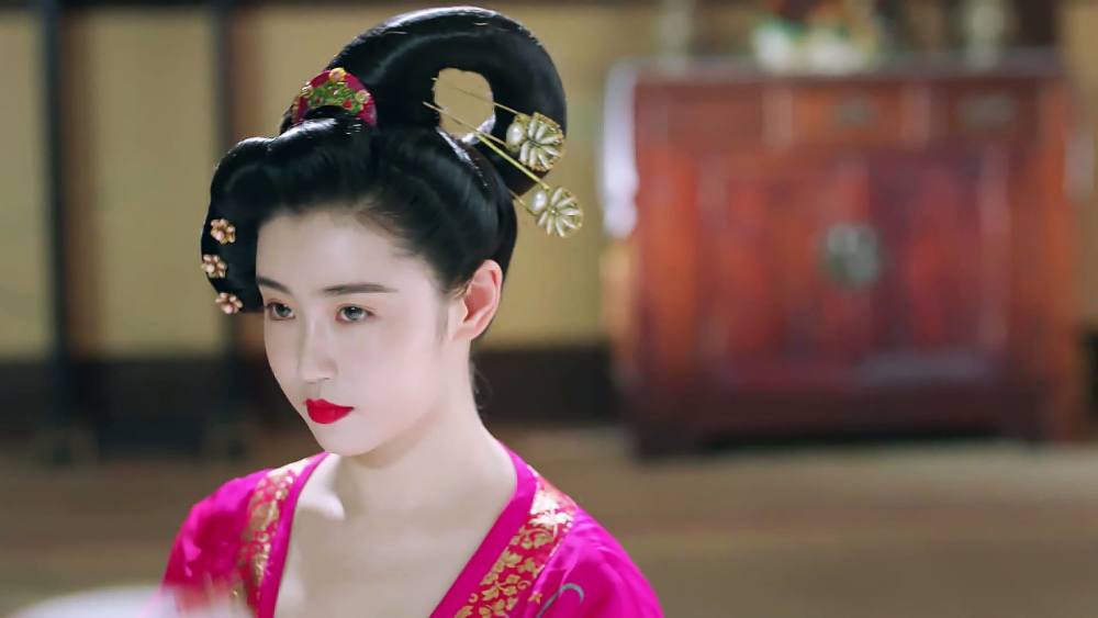 母神张辛苑秃头了淡出娱乐圈的她出柜4年甜蜜依旧