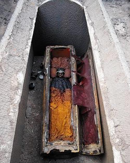 活着想做皇帝,死后秘不发丧偷埋家里,皇帝派人刨尸示众_腾讯新闻