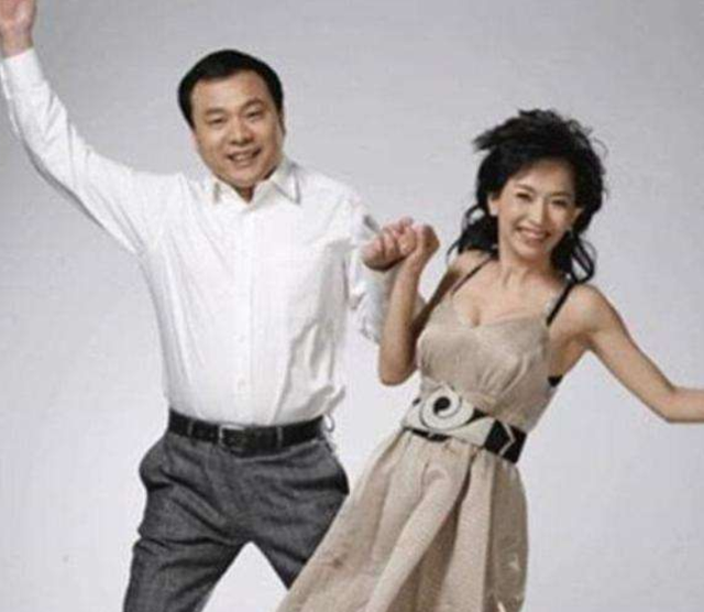 王为念和王芳公园里跳舞!