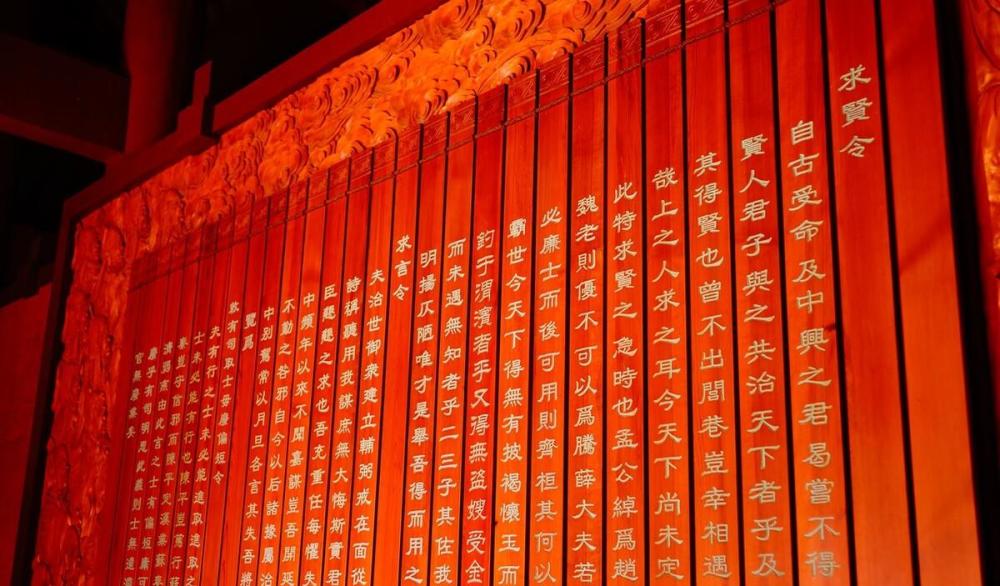 求贤令商鞅早年在魏国国相公叔痤手下做事,为公叔痤的家臣之一.