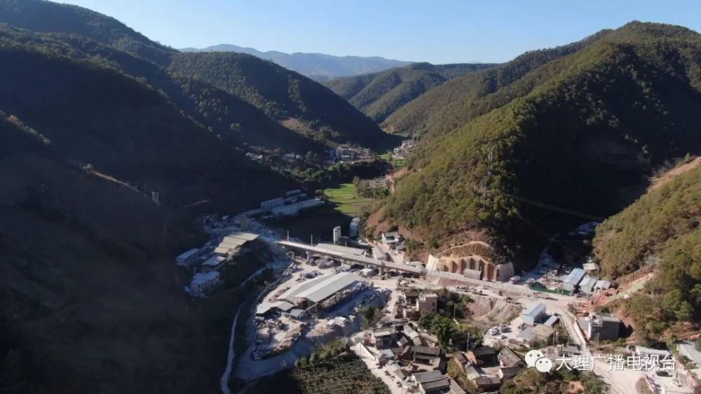 大瑞铁路杉阳隧道遭遇罕见vi级围岩突变全力攻坚决战最后200米