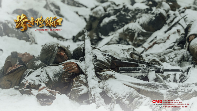 飞虎山之战有个情节是讲一个小战士吃石头充饥,他的战友告诉他石头不