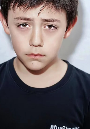 刘烨11岁儿子逛商场被偶遇诺一身高猛蹿变化大长成爸爸翻版