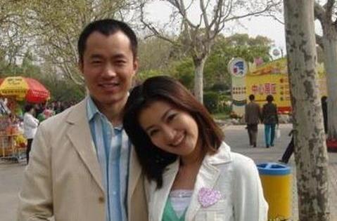 李涵和邱启明的半路出家不一样,李涵毕业于北京广播学院,是正儿八经的