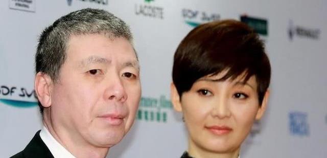 灵魂摆渡大家一定知道,导演就是他,他和妻子牟兴区是拍戏的时认识的