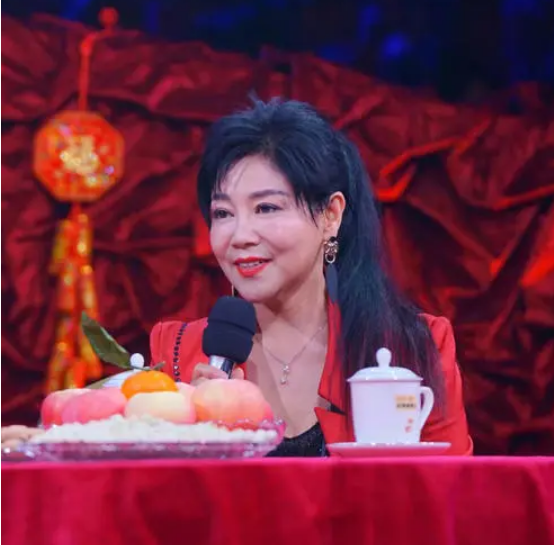 歌唱家苏红丧夫后不改嫁伺候公婆10年让丧子公婆晚年不流泪