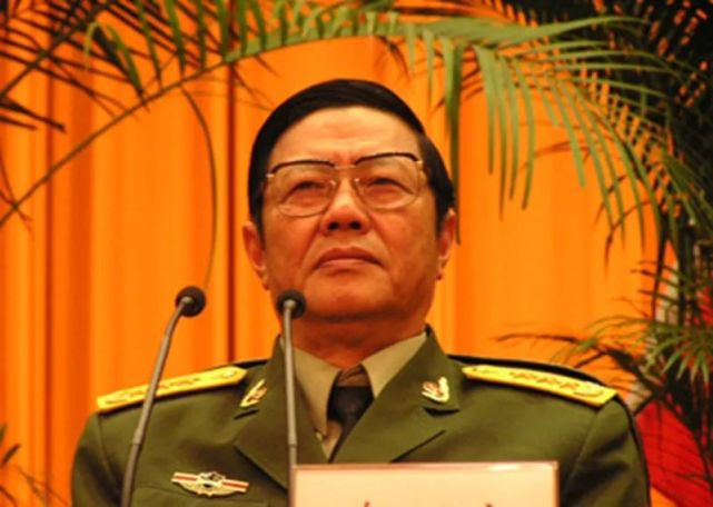 他担任了十年武警司令员,45岁授少将,52岁升中将,59岁升上将