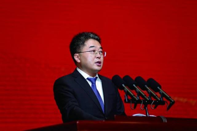 百富榜》显示,严圣军,茅洪菊夫妇以30亿元人民币财富排在榜单第2122位