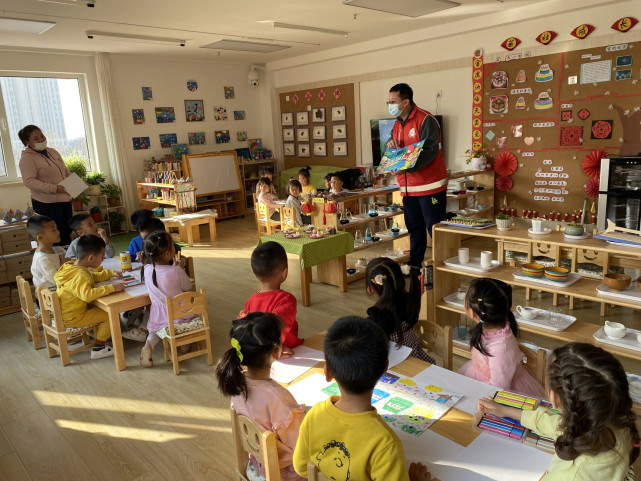 "垃圾分类宣传"走进大连瑞港社区金港幼儿园
