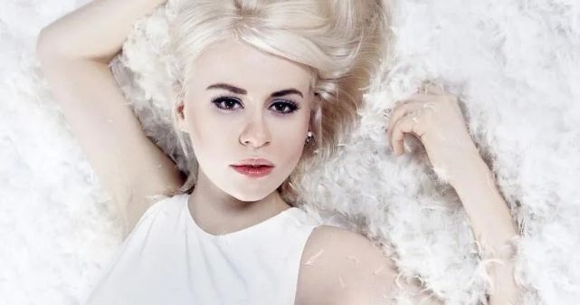 俄罗斯清纯白发美女,高颜值气质佳