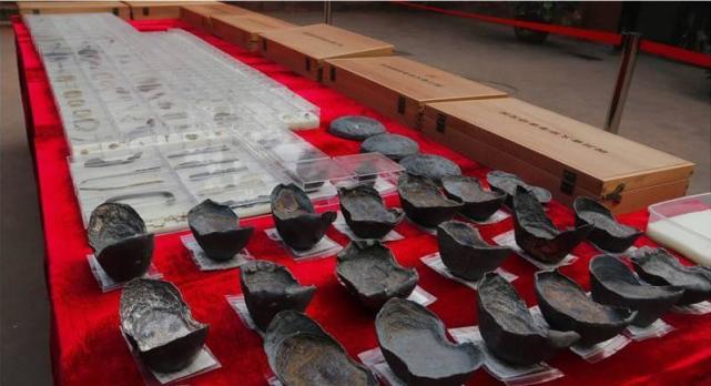 张献忠宝藏竟用木鞘藏银一级文物金封册重达700多克