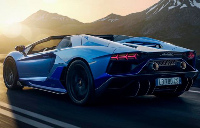 男女生眼中的aventador,2.8秒破百,奔跑的大牛英姿飒爽