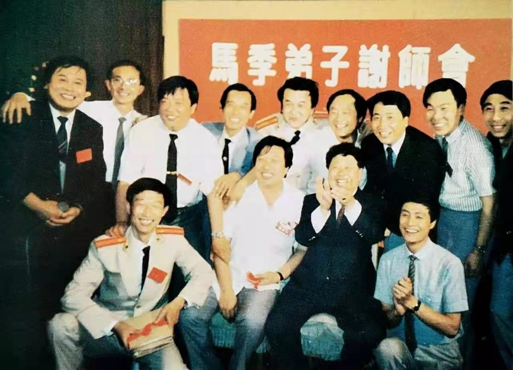 马季徒弟众多,号称马家军,包括姜昆,赵炎,刘伟,冯巩,王谦祥,李增瑞