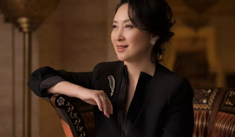 赌王看不上陈百强将何超琼嫁给许晋亨为何却让何超莲窦骁相恋