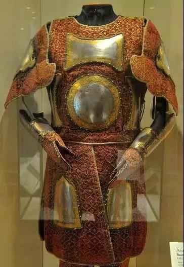 中国古代武将胸前的护心镜源自古希腊