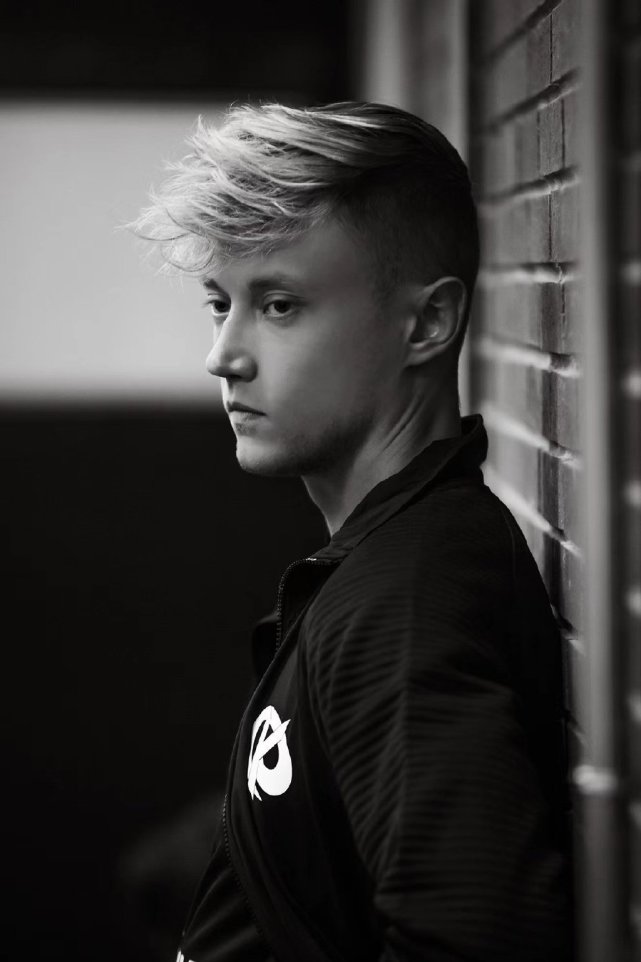 摄影师更新rekkles赛场照,帅!
