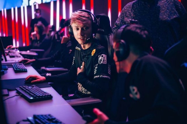 摄影师更新rekkles赛场照,帅!