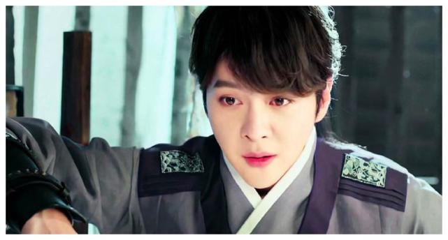 一个临安的小狱卒只因冒险掩埋了一位名将便留名青史