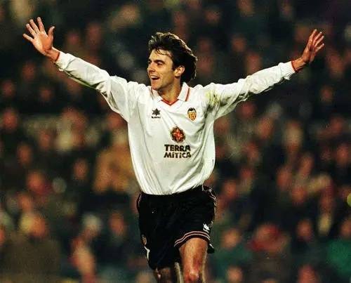 连闯两次欧冠决赛却被球迷嫌弃,瓦伦西亚为何难跻身豪门