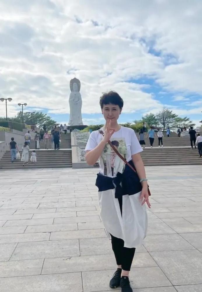 赵本山对她也是赞誉有加,因为《刘老根》这部戏,雷婷被人们所属知!