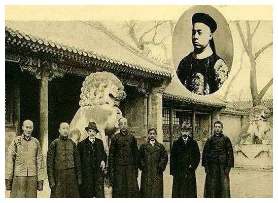 于是皇帝思考来思考去,便把这个王位让给了恭亲王的二儿子载滢的长子