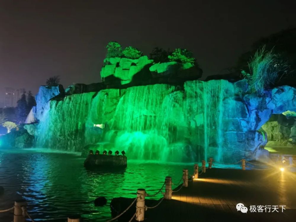 西樵山听音湖瀑布位列西樵八景228米的浪漫风景线