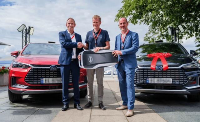 比亚迪唐欧洲版曝光内饰中控很良心车标更换引网友热议