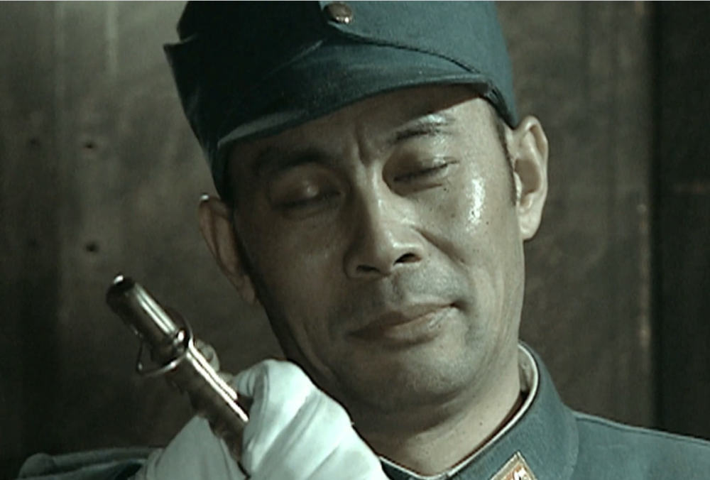 楚云飞送老李勃朗宁李云龙回赠佐官刀谁赚了谁赔了