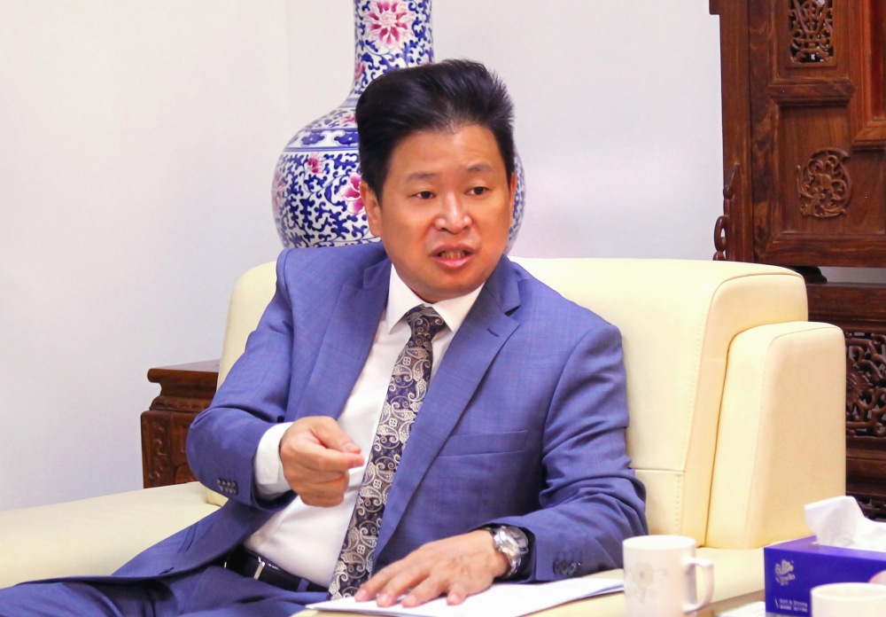 日前,英德市委书记张杨彬接受人民日报记者专访,介绍英