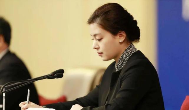 最美女翻译张京金口一张京叹四座美国翻译自愧不如