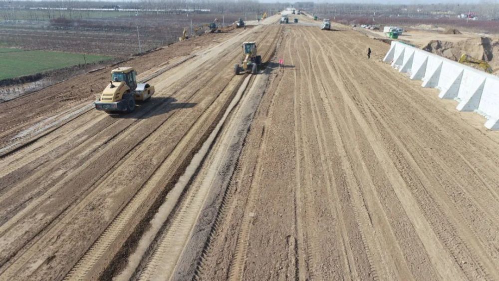 全线首个郑济高铁茌平南站路基正线顺利完成填筑