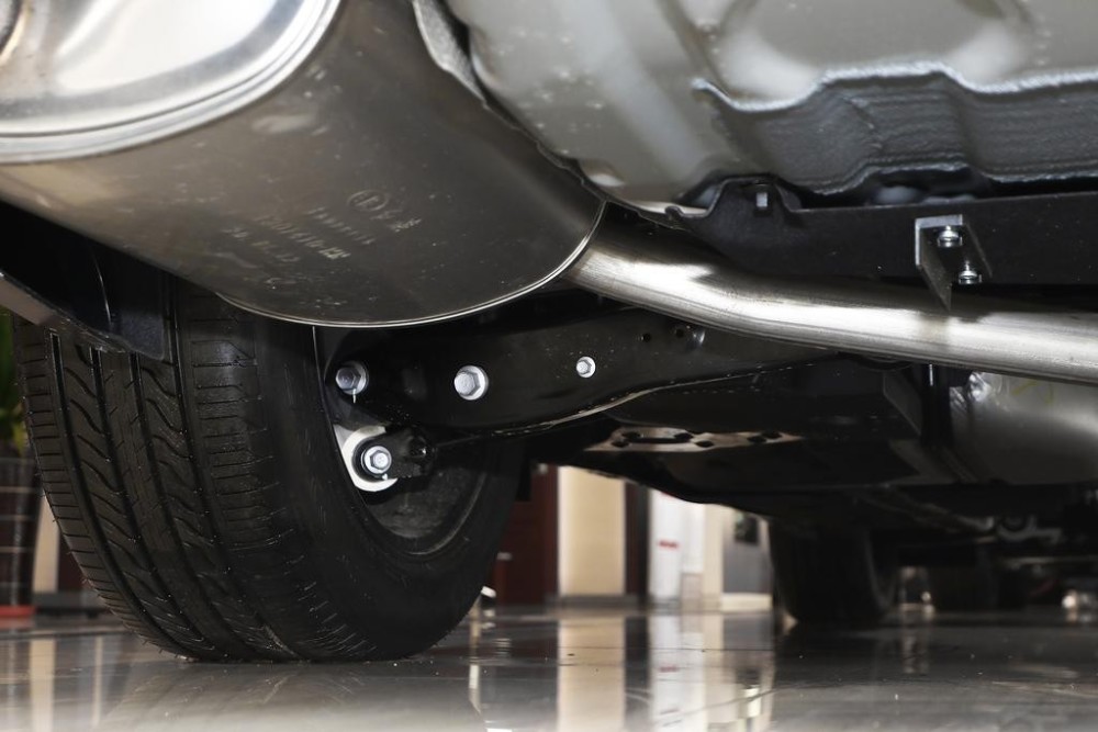 体验红旗h720t精英版车长近5米1配20t6at档次感挺足