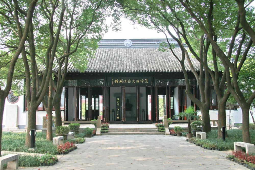 官场被排挤,直接辞官而去,但他辞而不休,将家产变卖,创建了范氏义庄