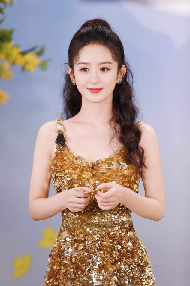 赵丽颖罕见换发型大翻车,烫完大波浪直接变妈妈,浓厚风情太显老