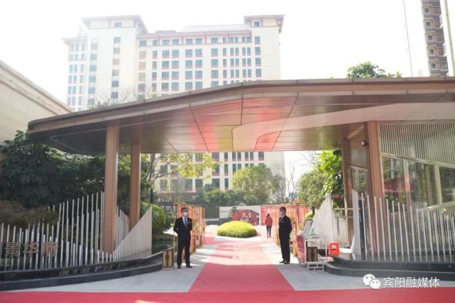 12月19日,位于宾阳县中山路与和宾路交汇处西北角的城建·湖景华府