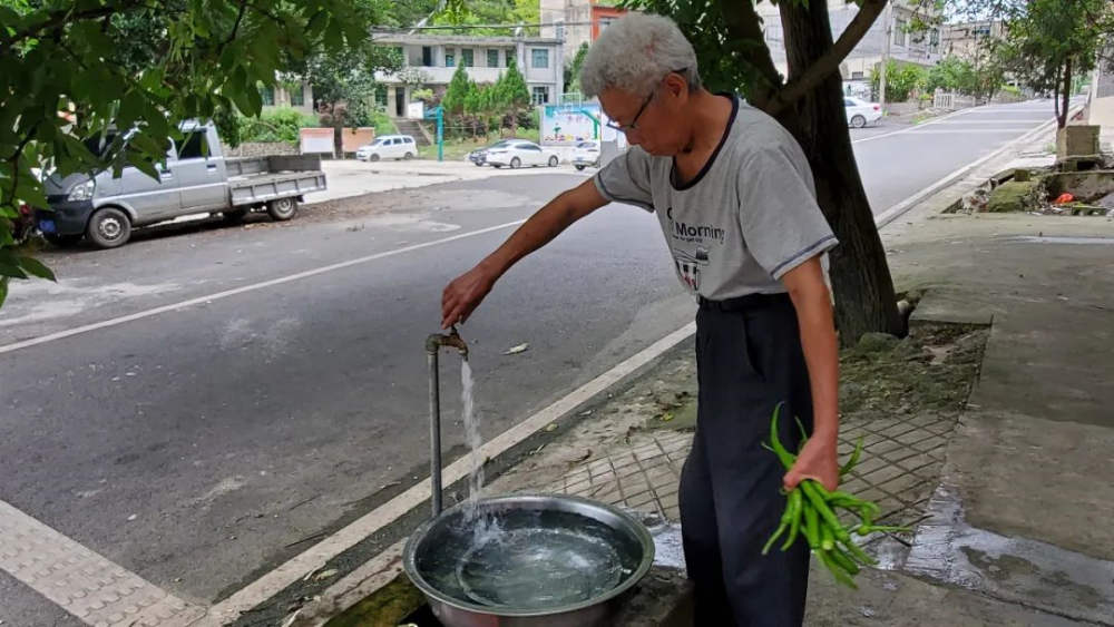 我为群众办实事黔南州三维管理解决农村饮水难