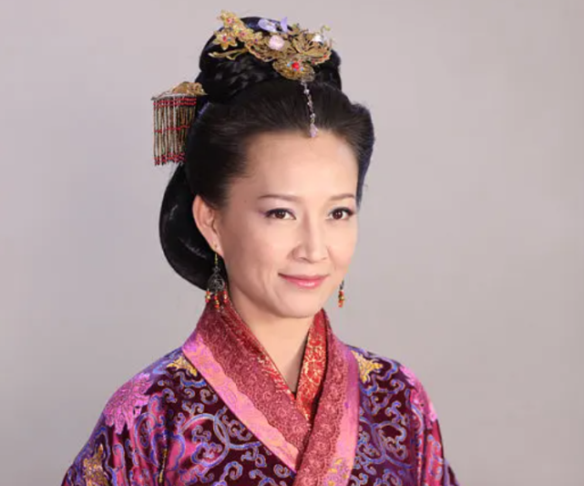 只是,娱乐圈长江后浪推前浪,她再也没机会演主角了.